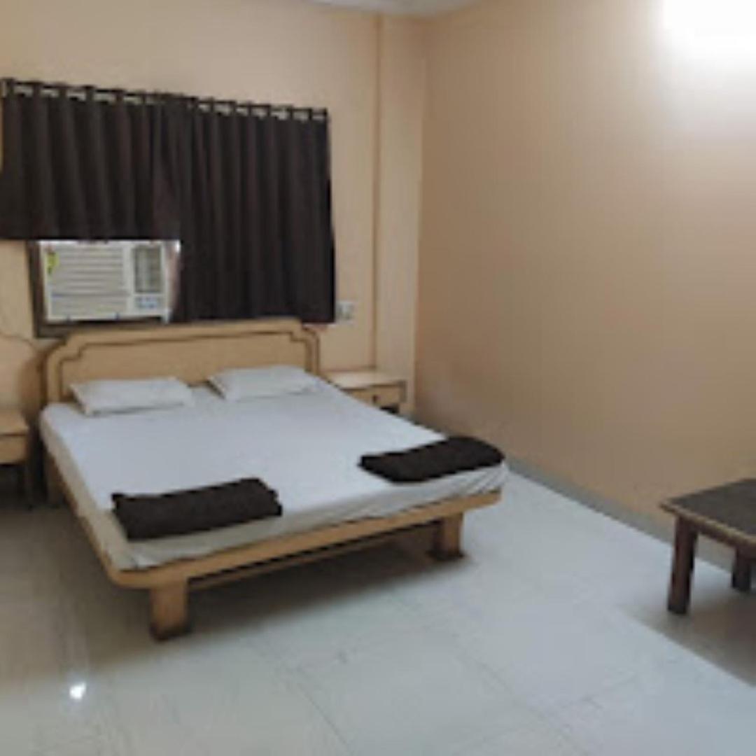 Hotel Pritam Palace , Dhule Esterno foto