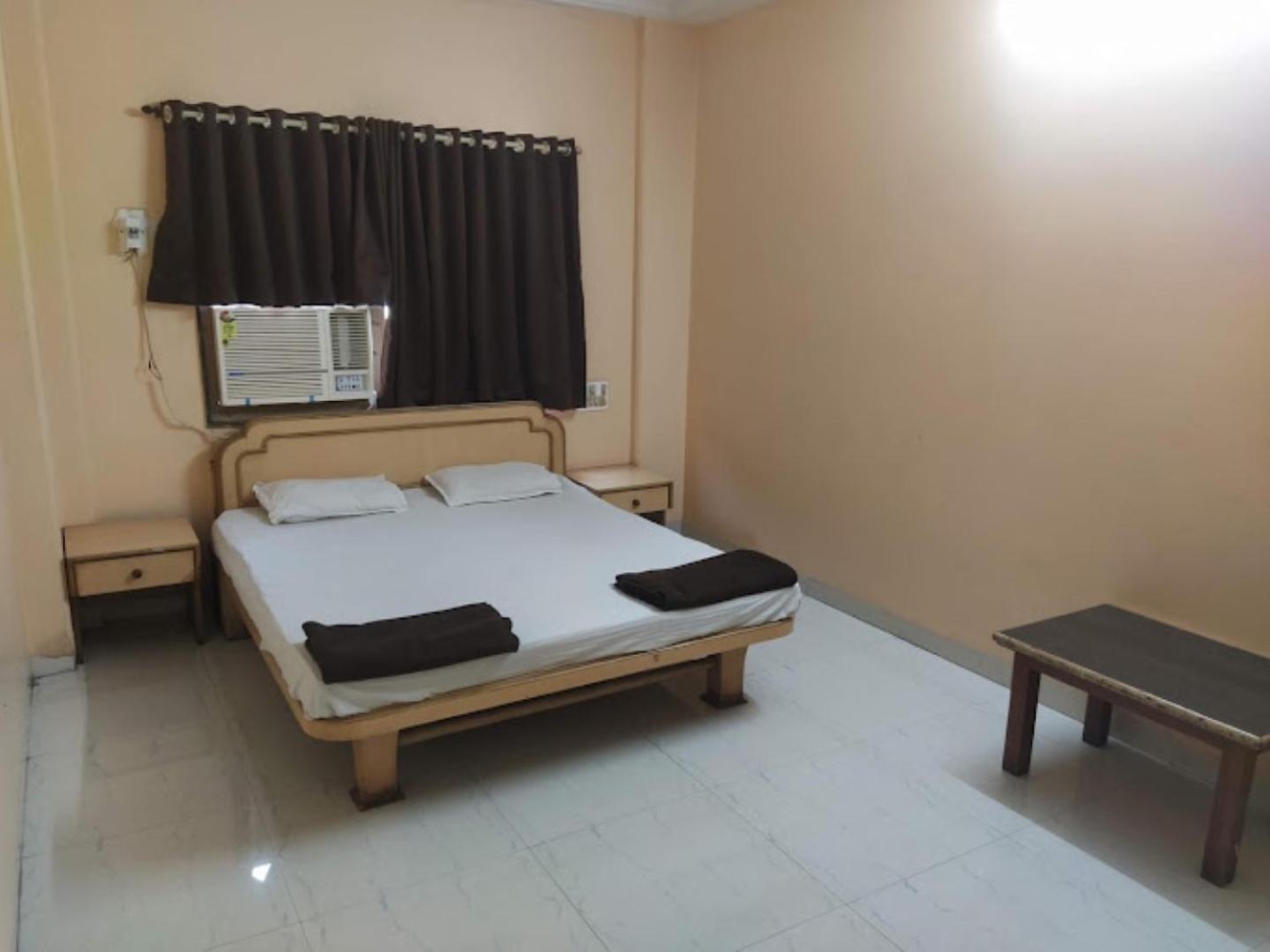 Hotel Pritam Palace , Dhule Esterno foto